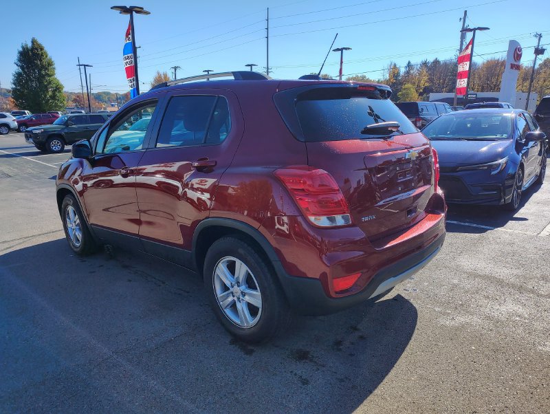 Used 2021 Chevrolet Trax LT w/ Driver Confidence Package FWD image 6