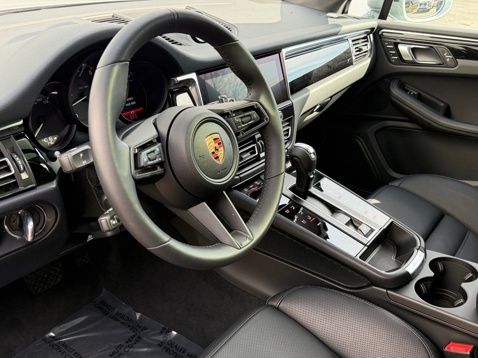 Used 2025 Porsche Macan AWD/4WD image 19