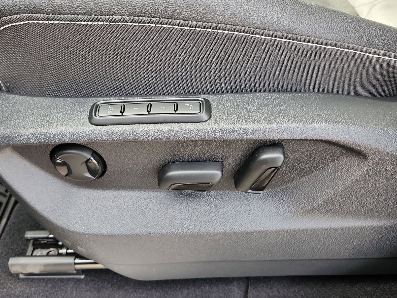 New 2026 Volkswagen Atlas SEL Premium R-Line image 9