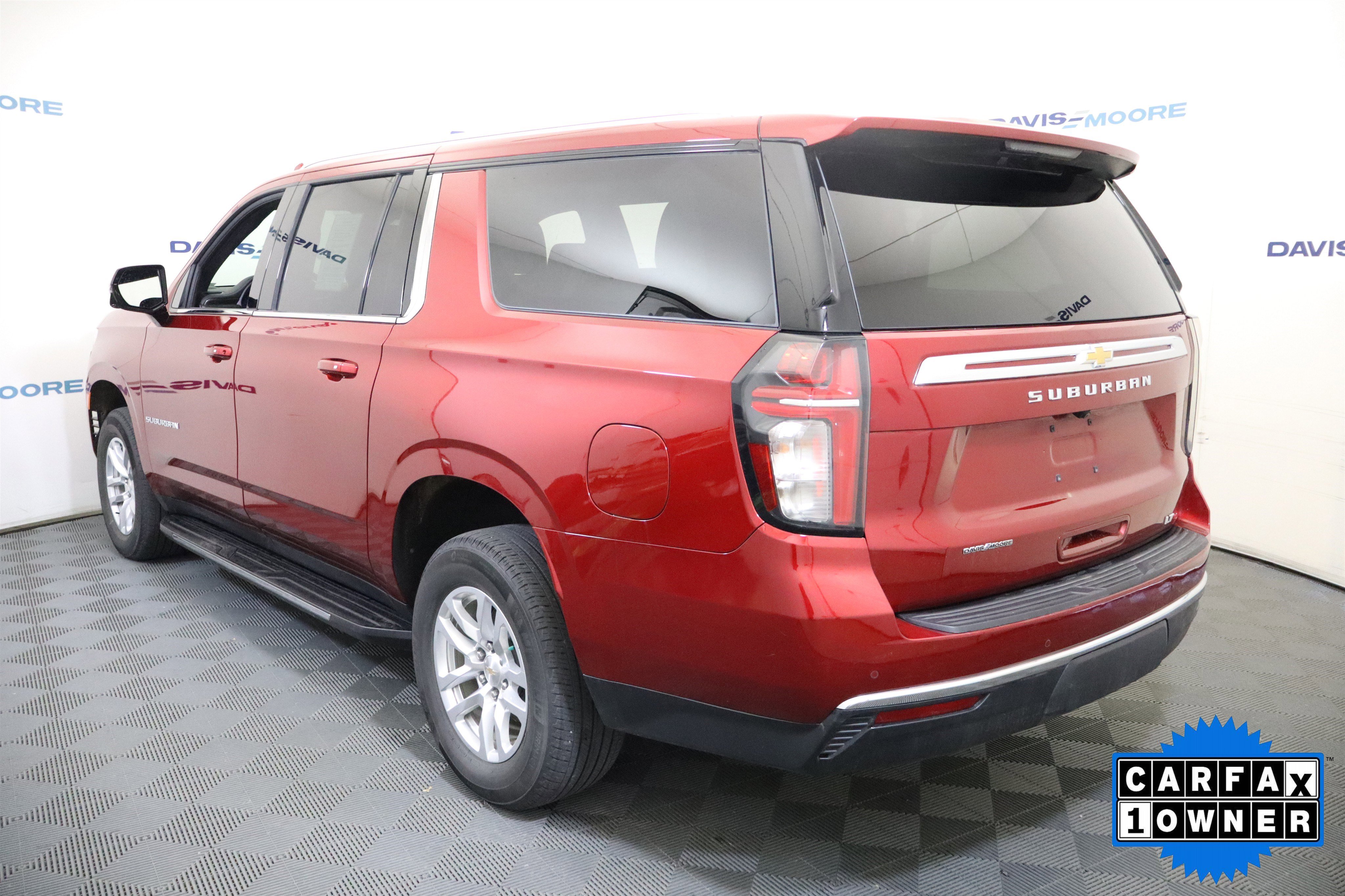 Used 2023 Chevrolet Suburban LT w/ Luxury Package AWD/4WD image 10