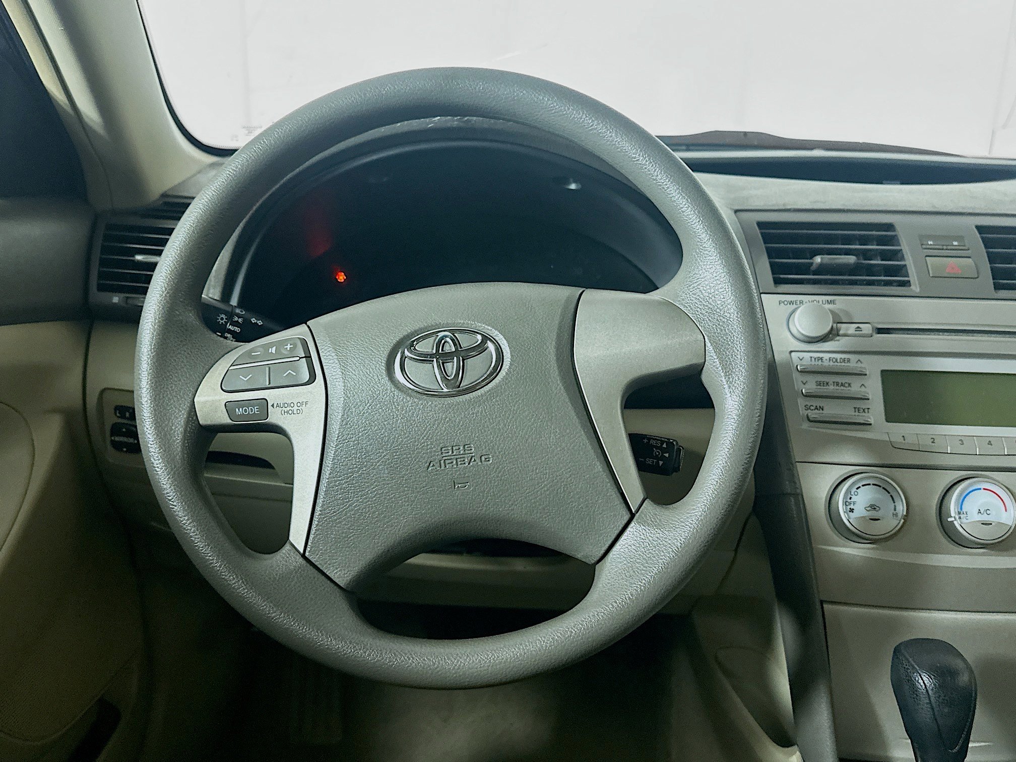 Used 2010 Toyota Camry LE FWD image 17