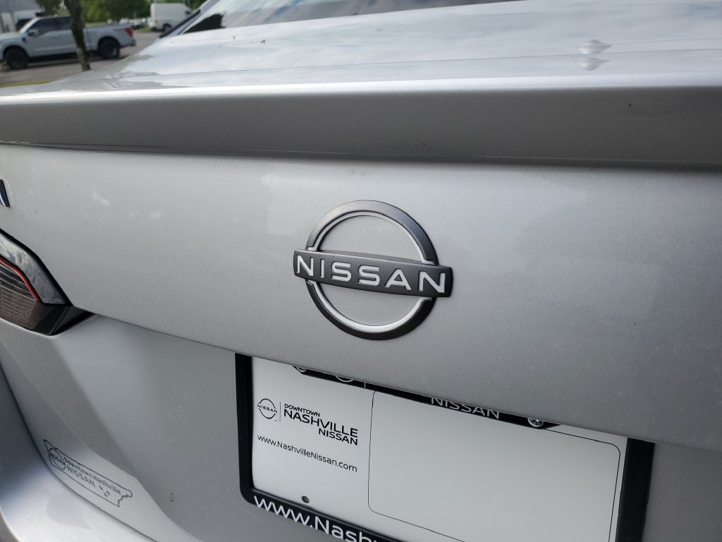 Certified 2025 Nissan Versa SR w/ Trunk Package FWD image 7