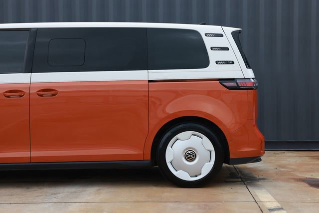 Used 2025 Volkswagen ID. Buzz 1st Edition RWD image 32