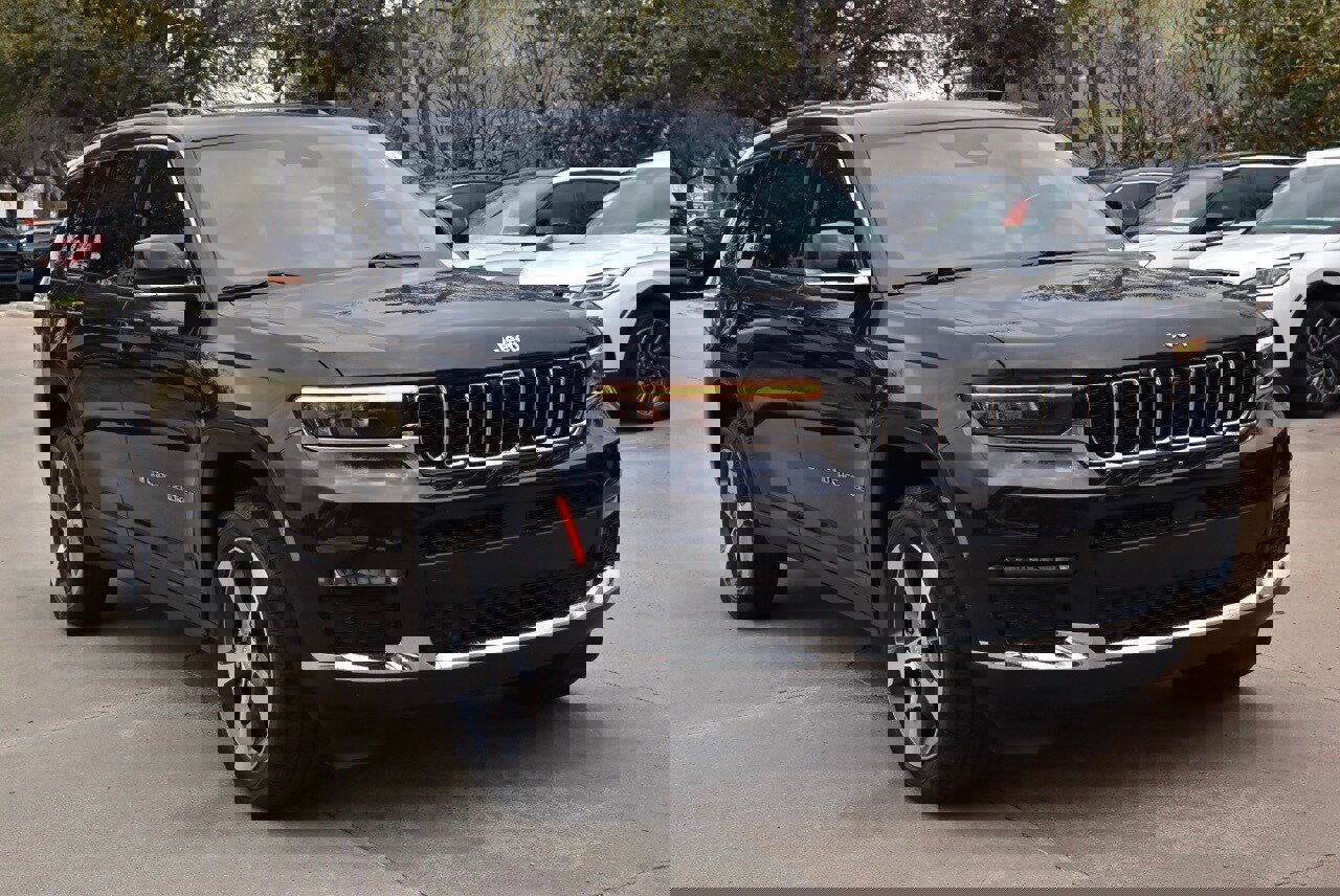 Used 2023 Jeep Grand Cherokee L Limited w/ Luxury Tech Group II image 4