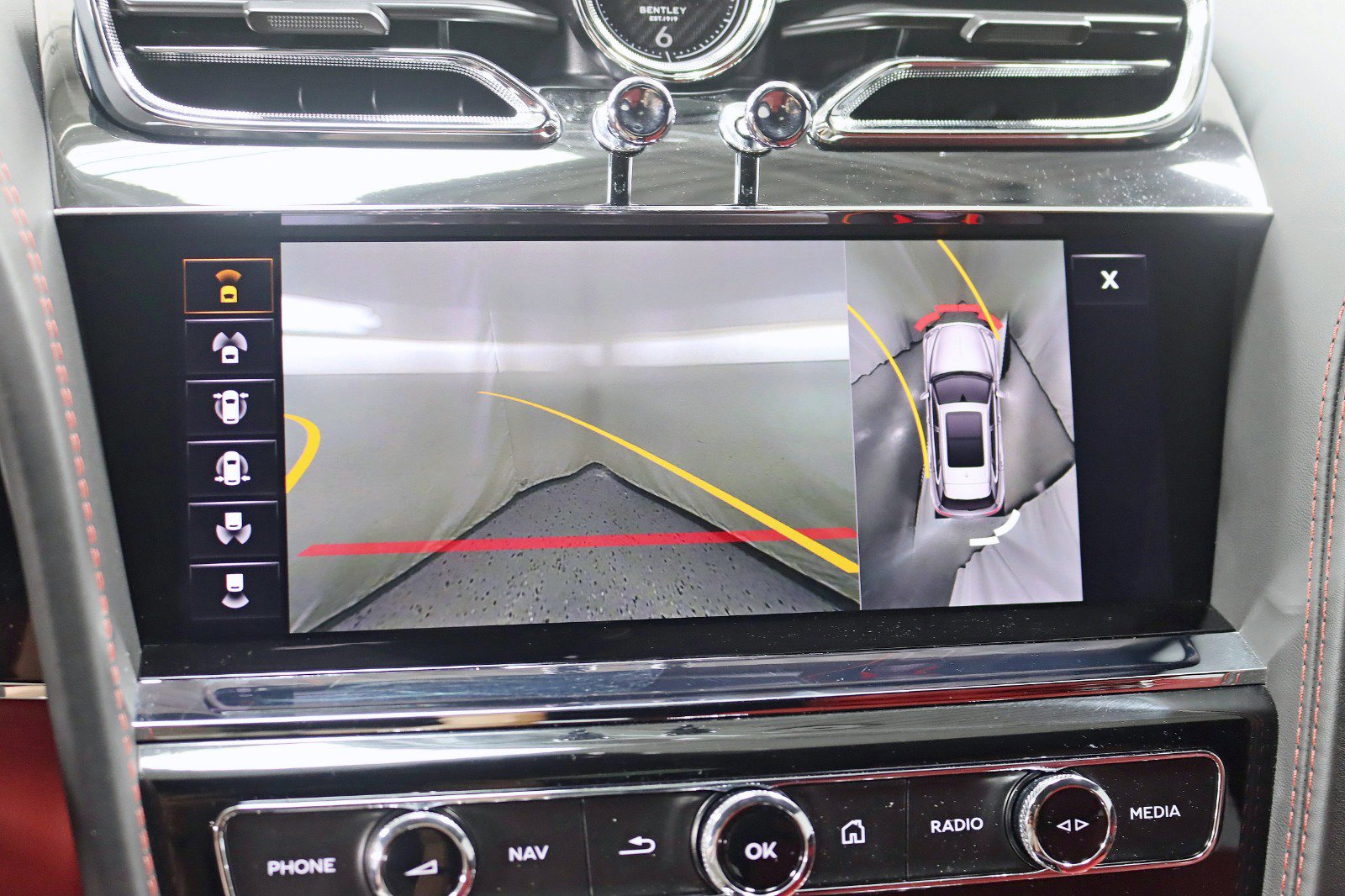 Used 2022 Bentley Bentayga image 23