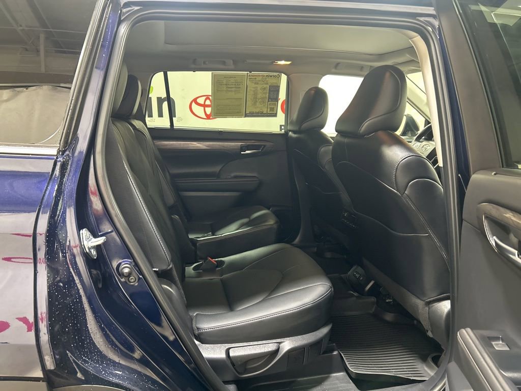 Used 2025 Toyota Highlander Platinum AWD/4WD image 14