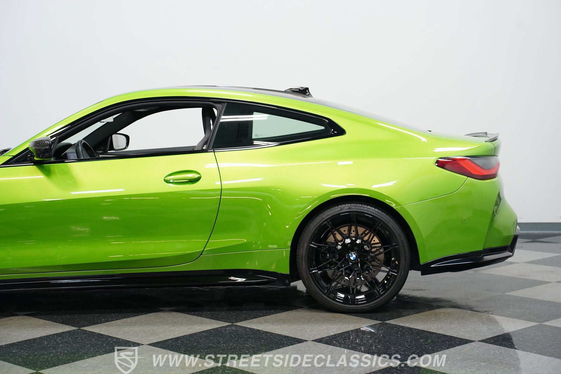 Used 2021 BMW M4 Competition w/ M Carbon Exterior Package RWD image 24