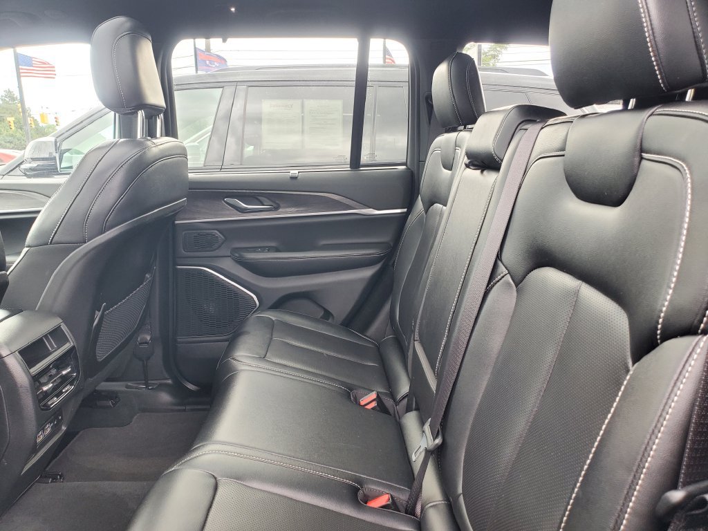 Used 2024 Jeep Grand Cherokee Limited w/ Luxury Tech Group II AWD/4WD image 30