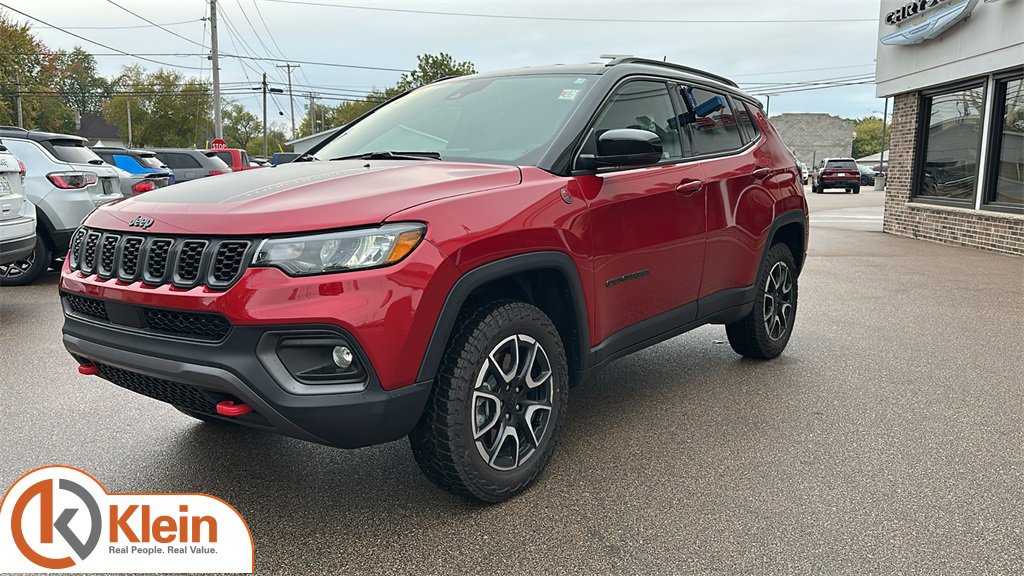 Used 2024 Jeep Compass Trailhawk image 3