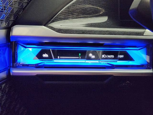 Used 2025 BMW 750e xDrive w/ Executive Package image 22