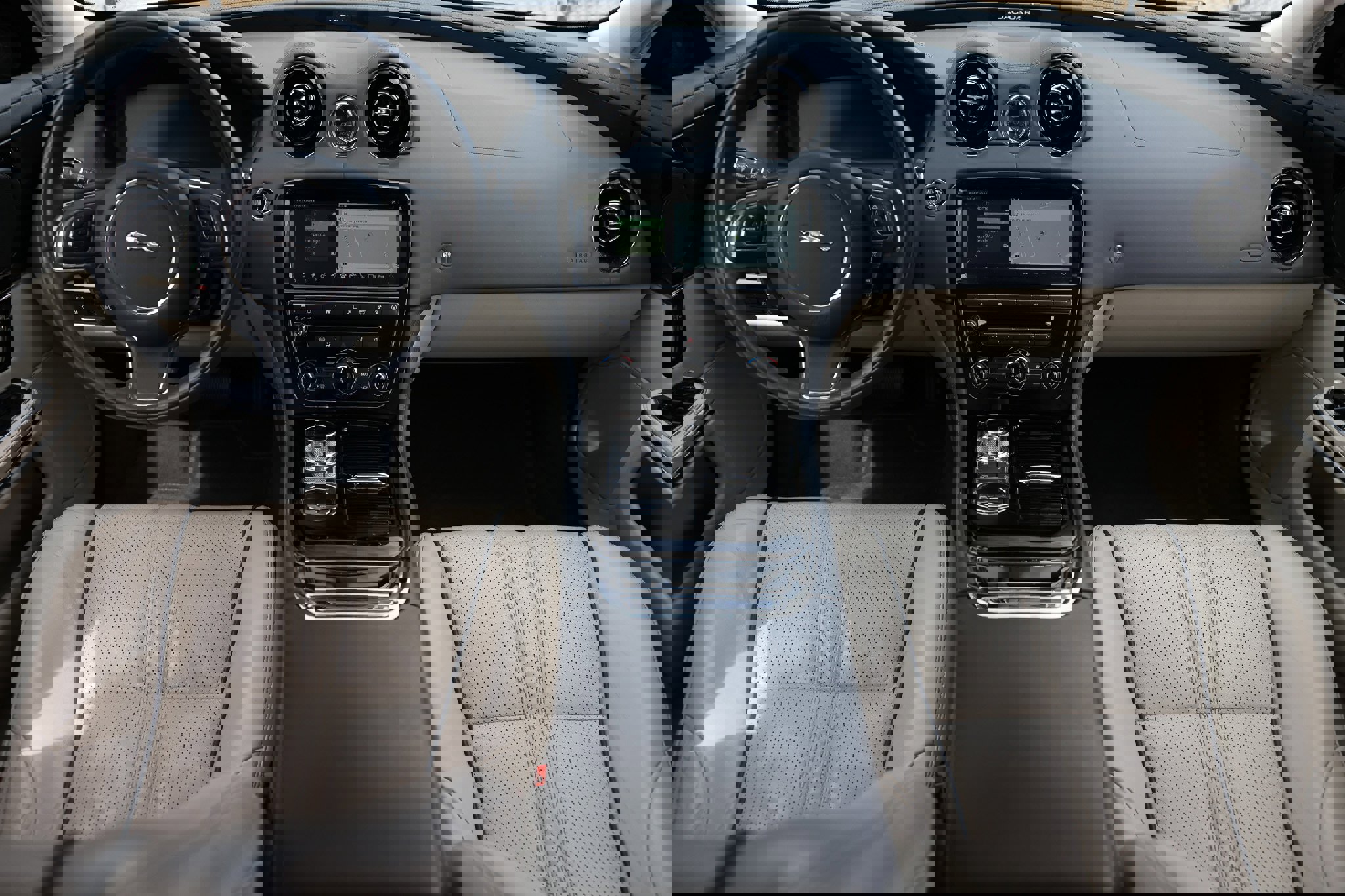 Used 2019 Jaguar XJ R-Sport image 26