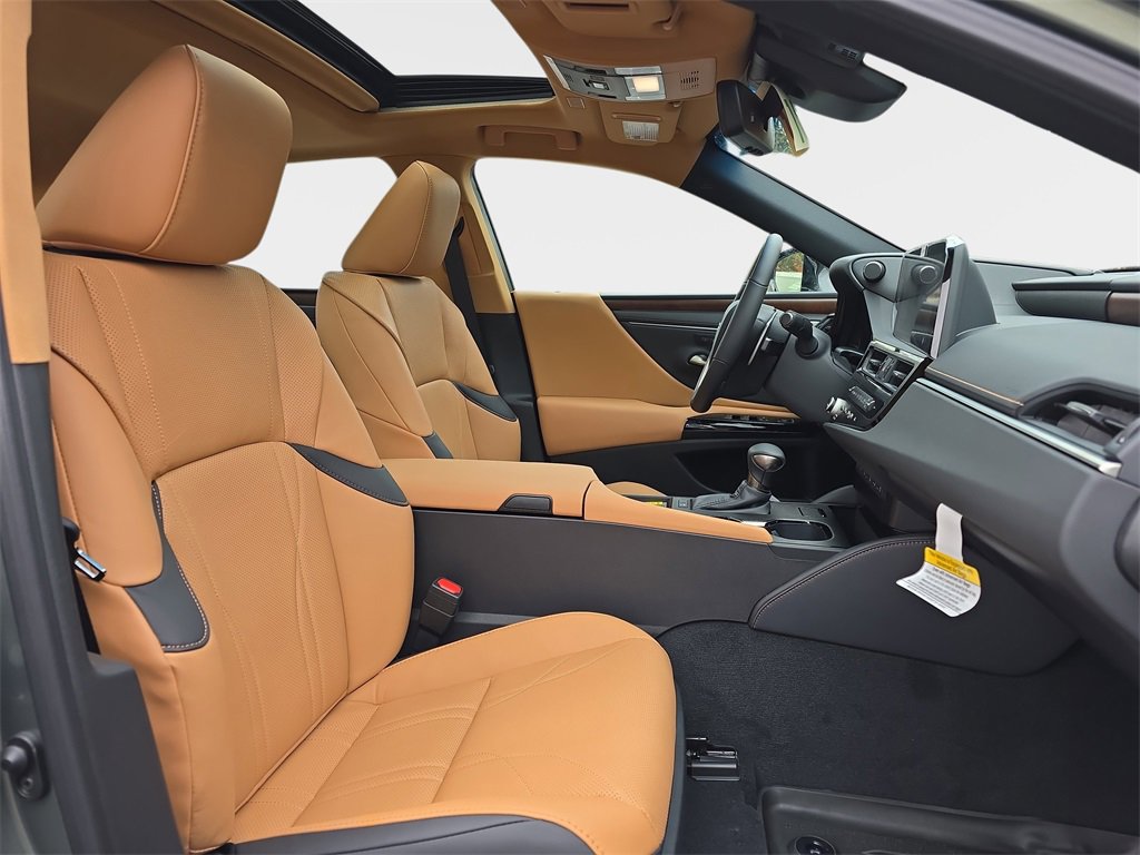 New 2025 Lexus ES 300h w/ Luxury Package image 10