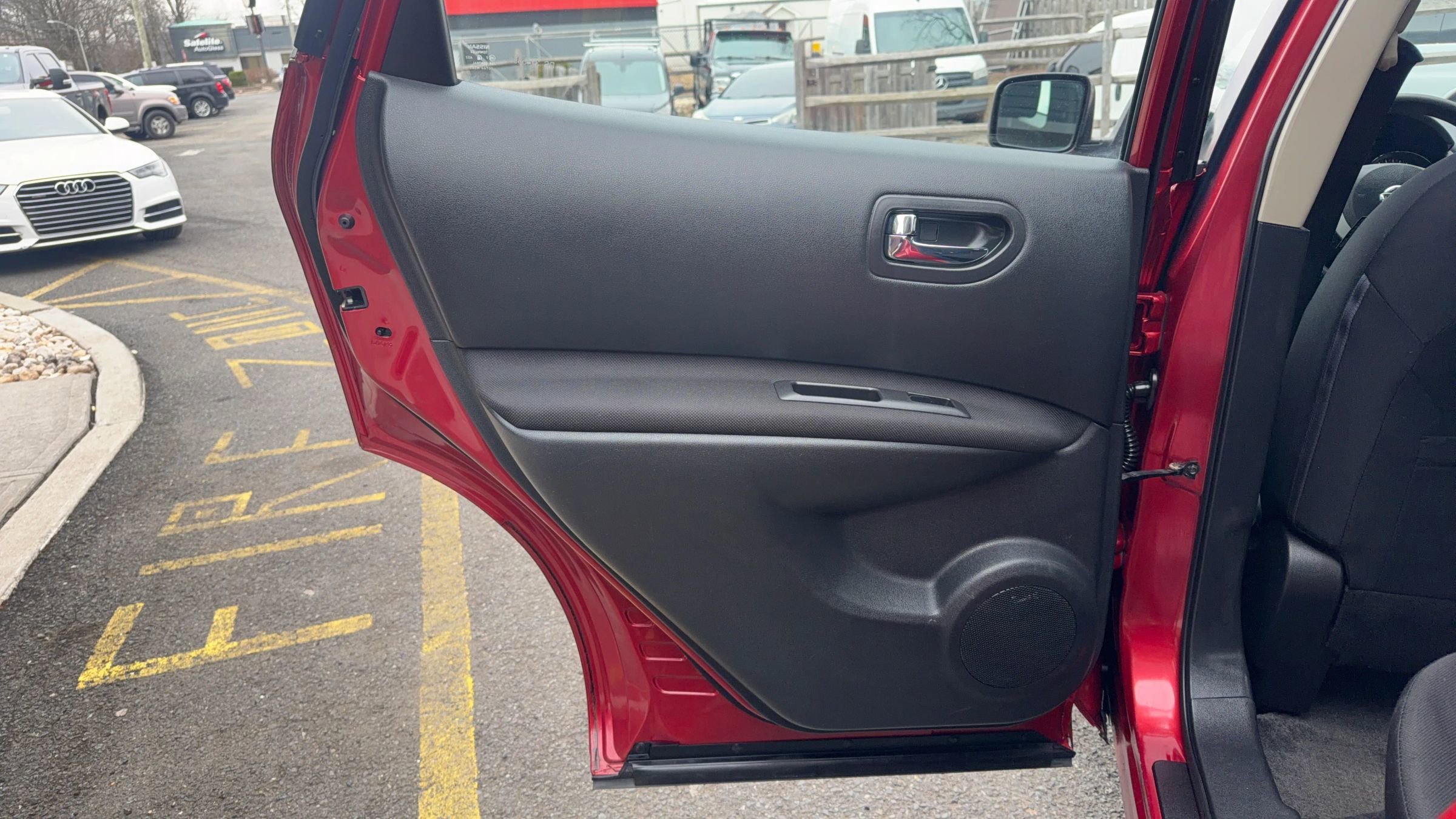 Used 2011 Nissan Rogue S image 14