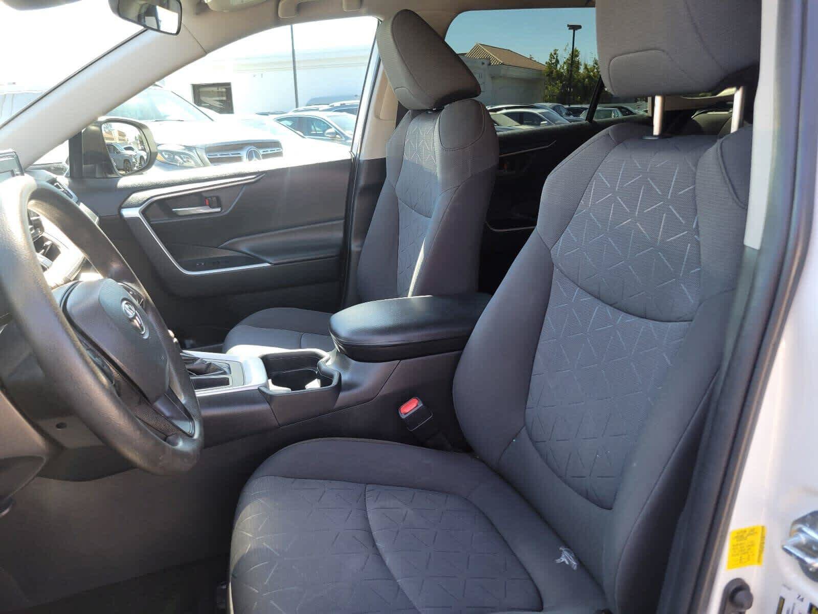 Used 2021 Toyota RAV4 XLE w/ Carpet Mat Package (TMS) FWD image 18