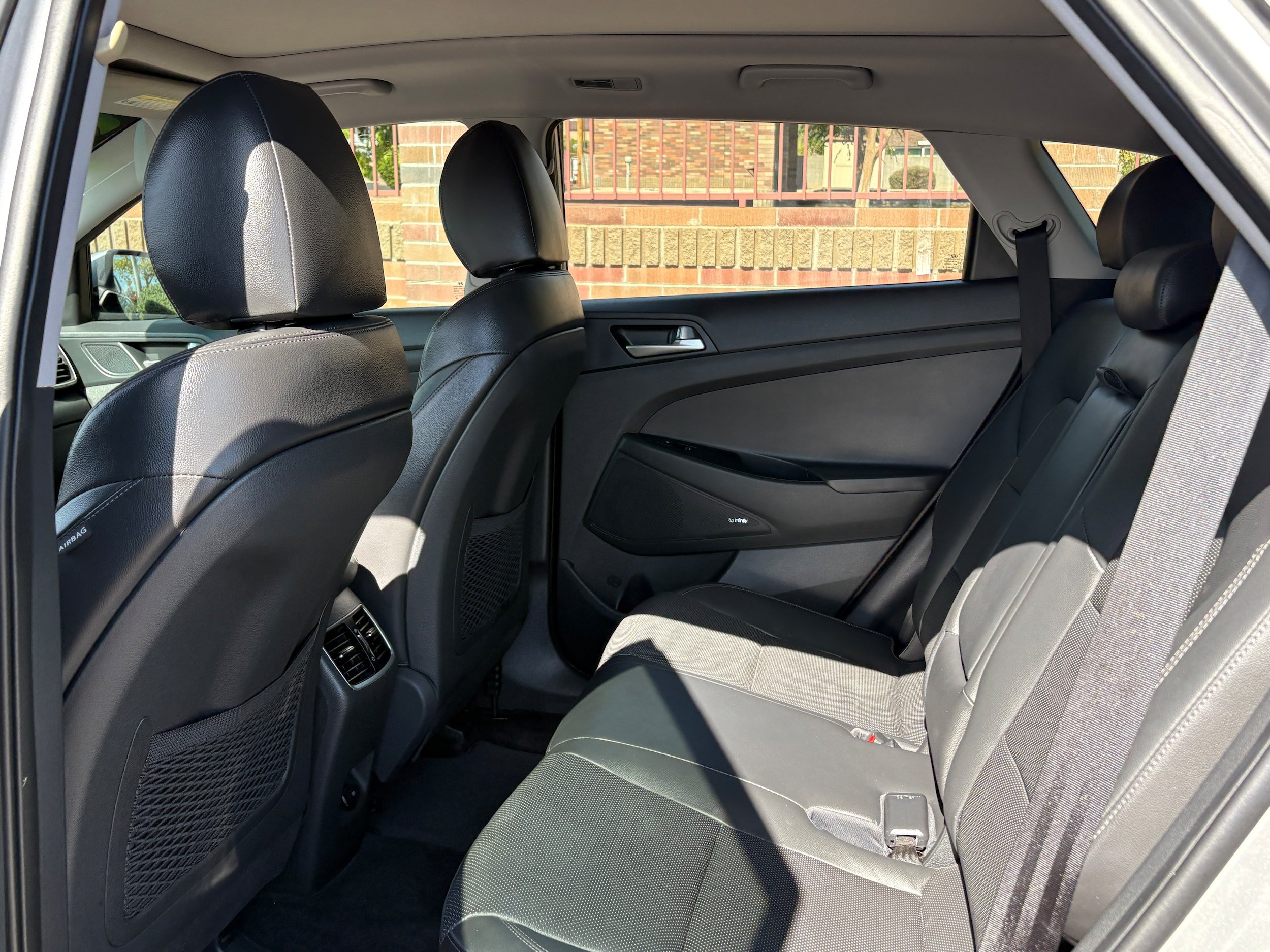 Used 2020 Hyundai Tucson Ultimate w/ Cargo Package FWD image 7