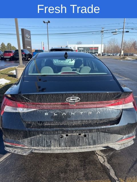 Used 2023 Hyundai Elantra SEL w/ Cargo Package image 12
