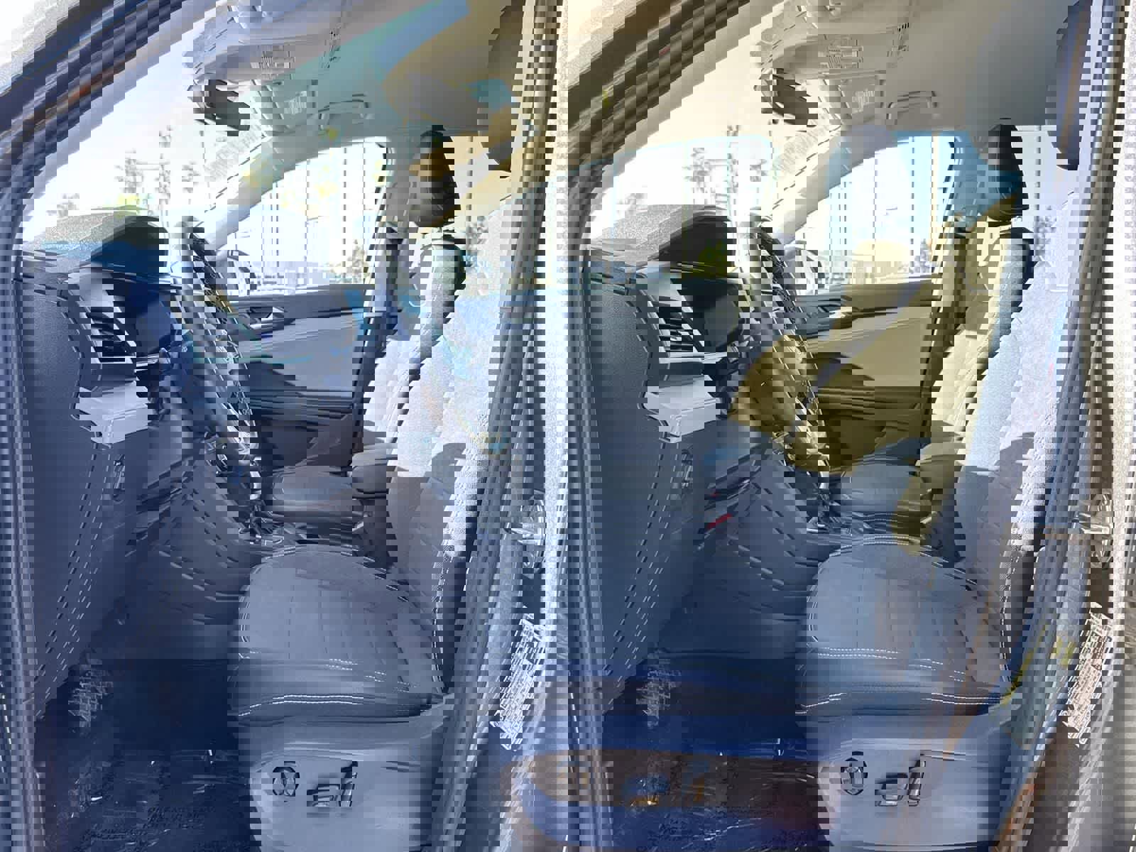 Used 2024 Volkswagen Taos SE image 2