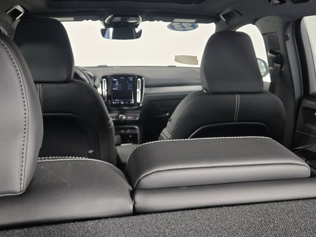 Certified 2023 Volvo XC40 B5 Ultimate w/ Climate Package image 8