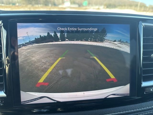 Used 2025 Chrysler Pacifica Limited image 22