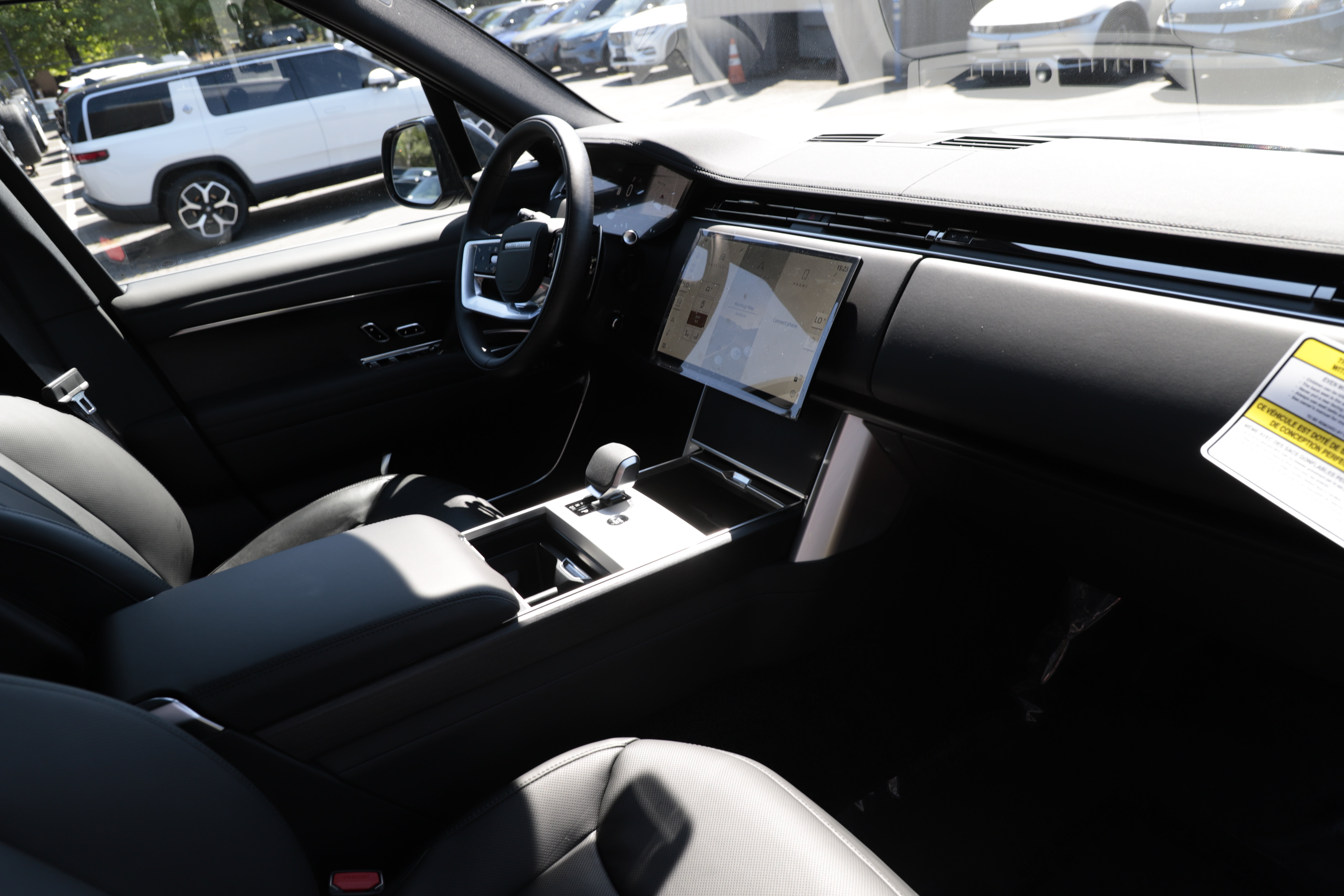 New 2026 Land Rover Range Rover Long Wheelbase SE AWD/4WD image 13
