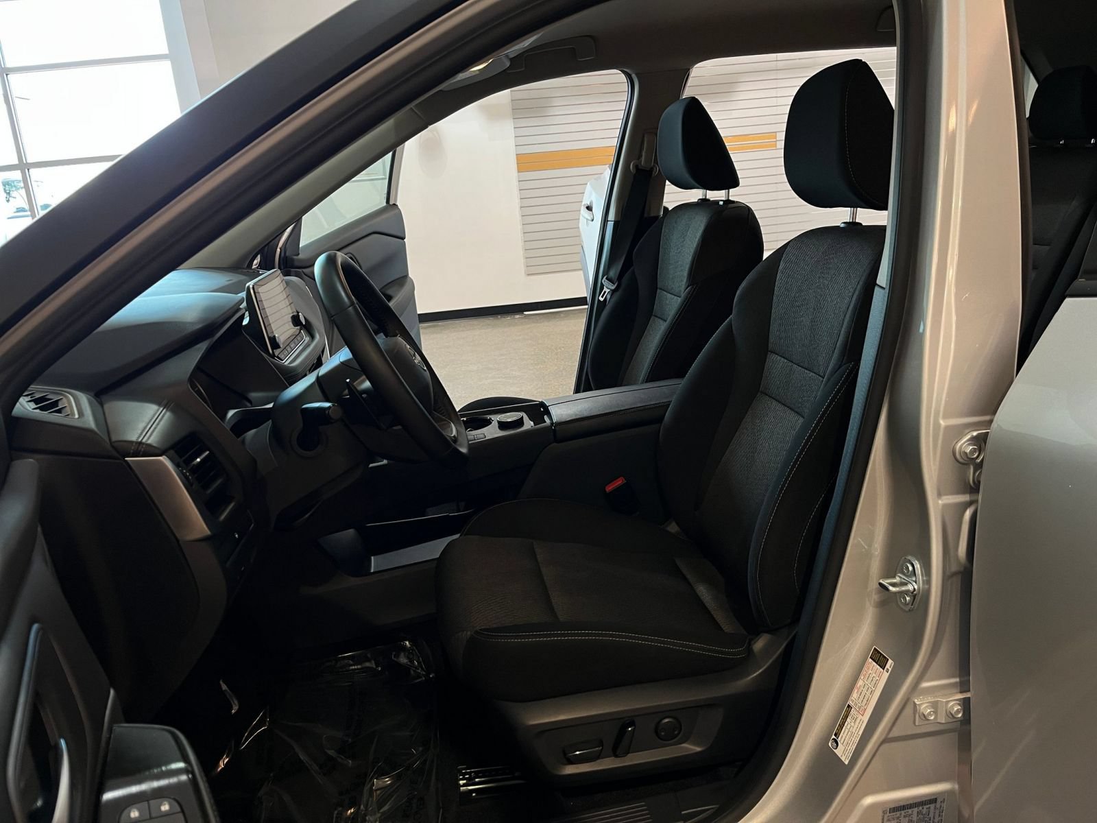 Used 2025 Nissan Rogue SV AWD/4WD image 28