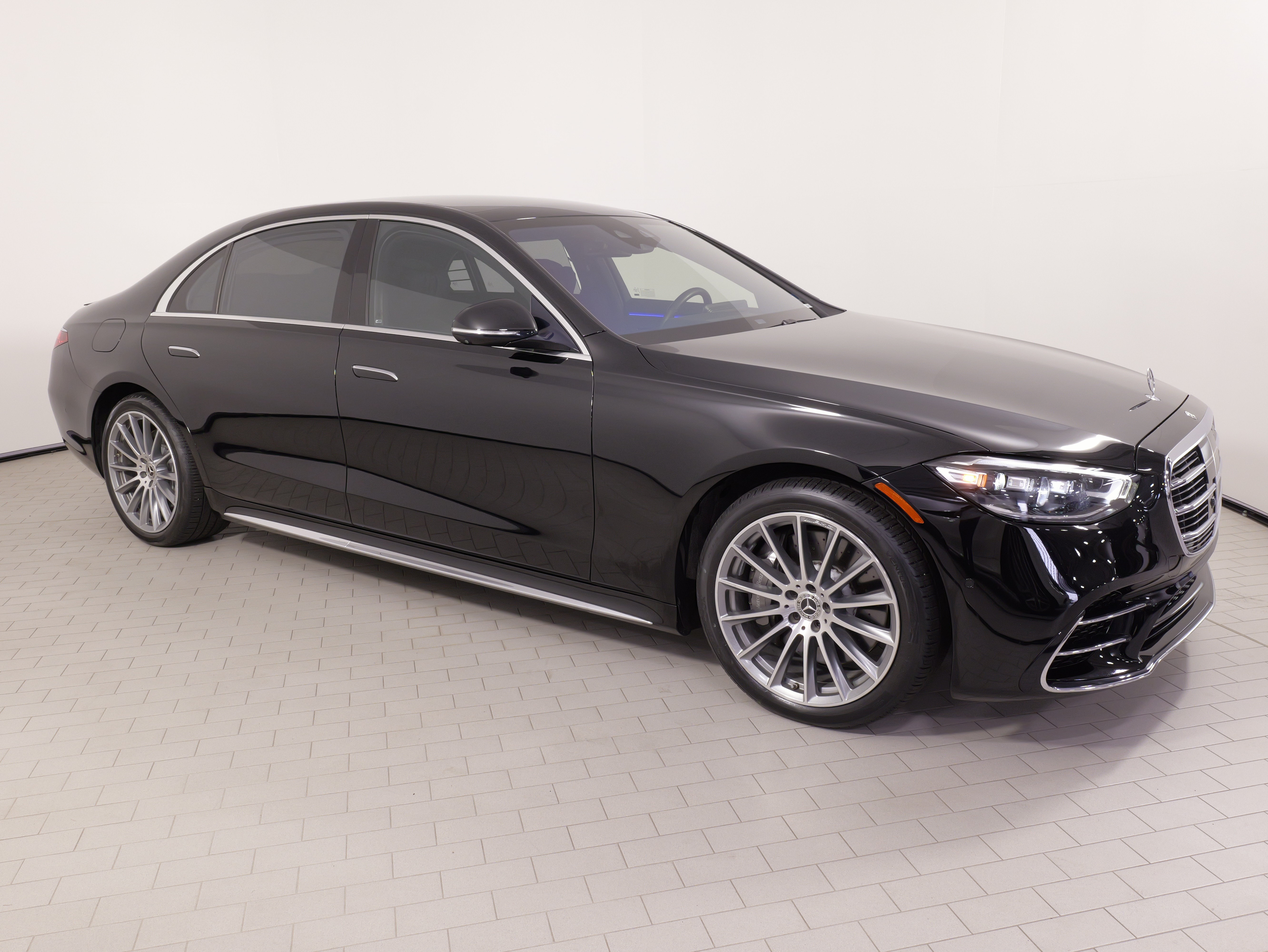 Used 2022 Mercedes-Benz S 500 4MATIC w/ AMG Line Package image 7