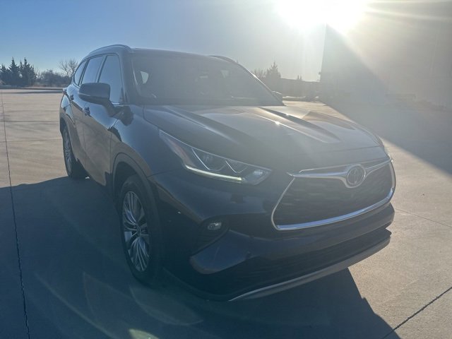 Used 2020 Toyota Highlander Platinum image 3