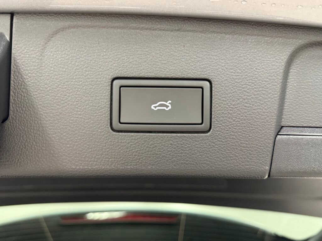 New 2026 Volkswagen Atlas SE image 10