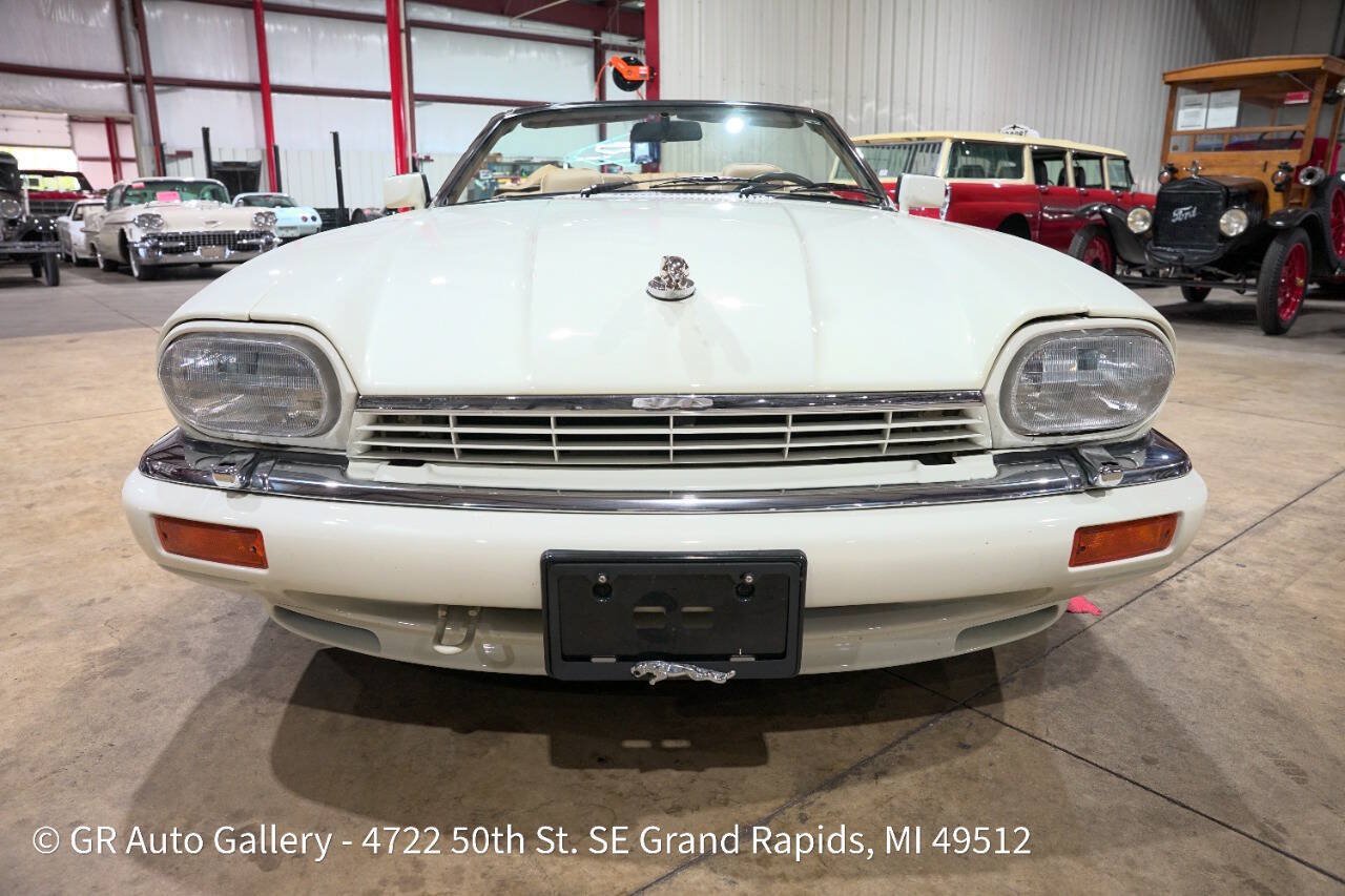 Used 1995 Jaguar XJS V12 Convertible RWD image 13