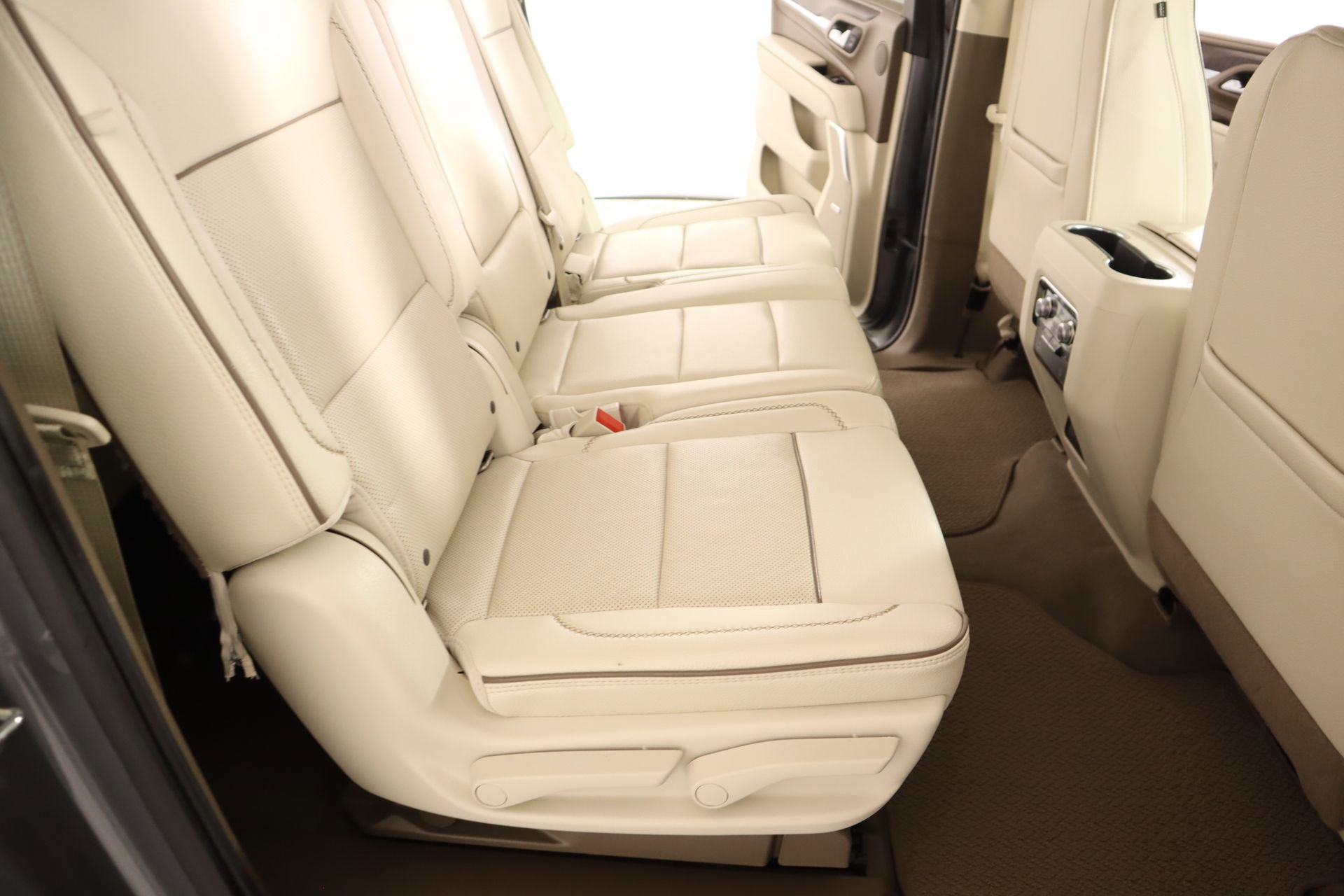 Used 2022 GMC Yukon XL Denali image 15
