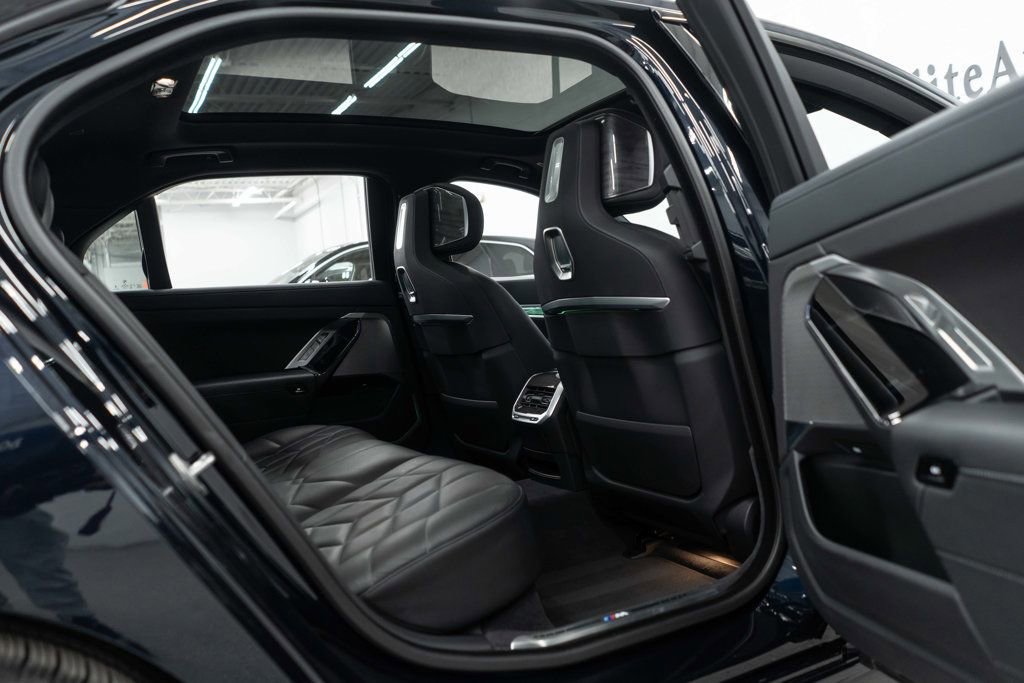 Used 2024 BMW 740i xDrive image 12