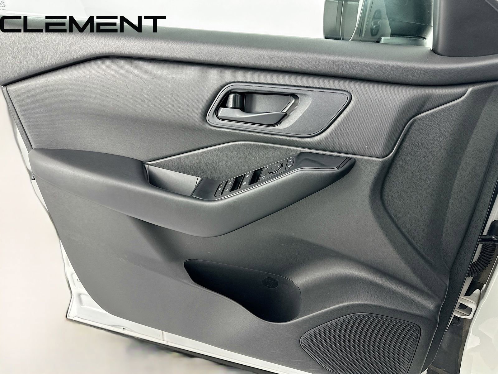 Used 2024 Nissan Rogue S image 24