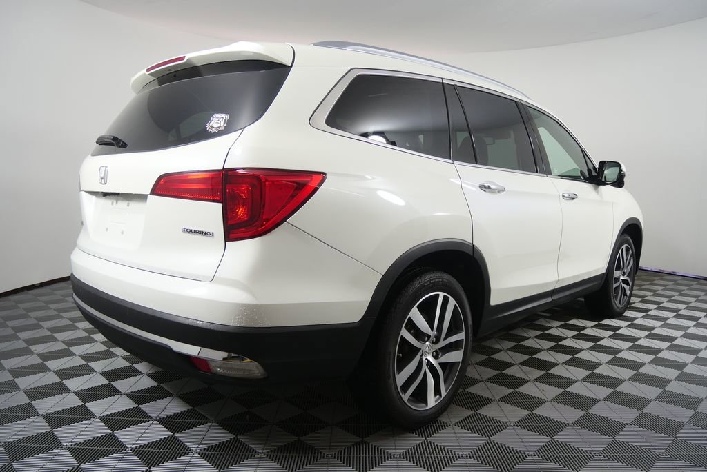 Used 2017 Honda Pilot Touring image 3