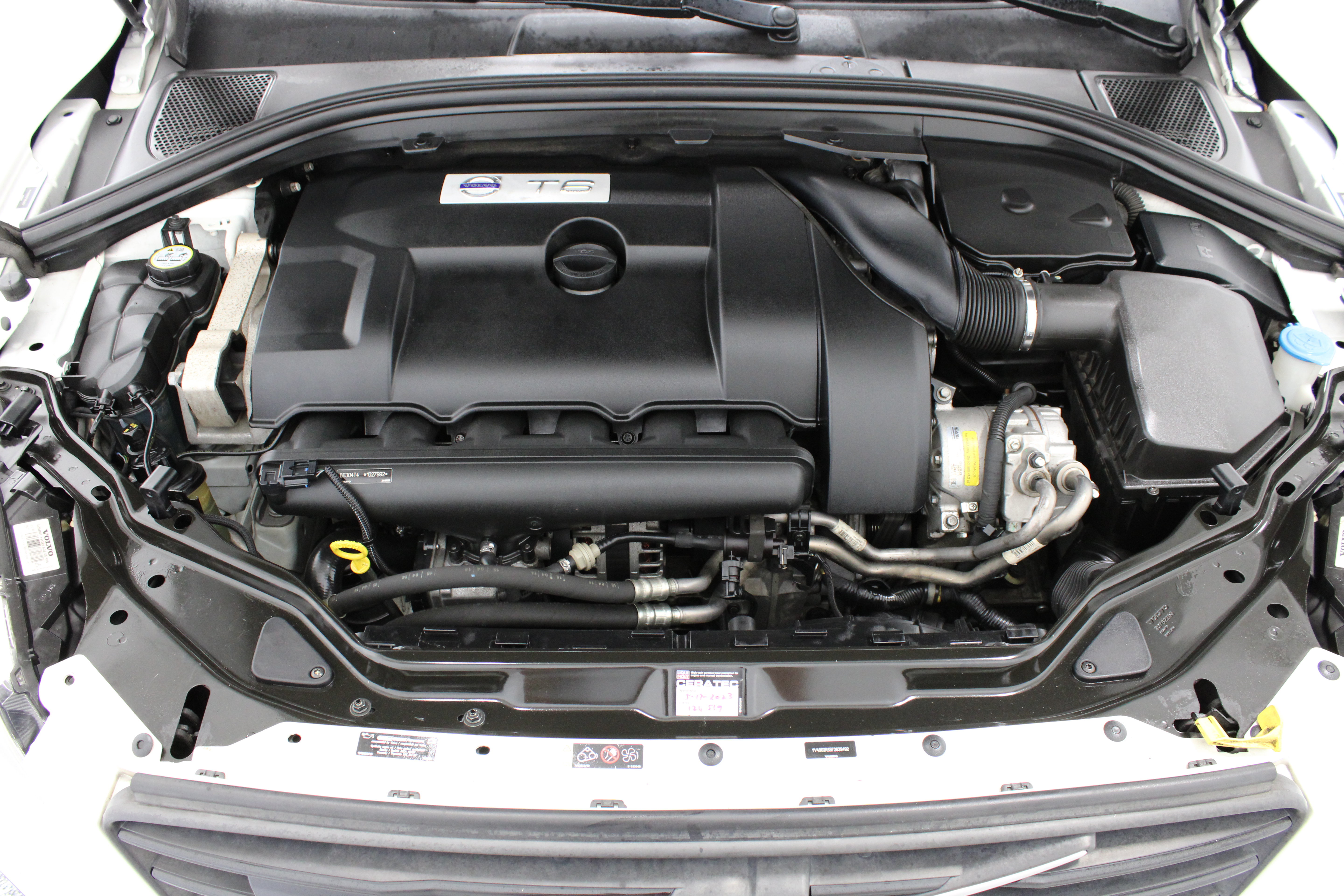 Used 2015 Volvo XC60 T6 R-Design Platinum AWD/4WD image 41