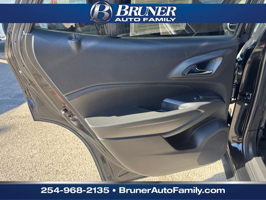 Used 2024 Chevrolet Trax ACTIV w/ Sunroof Package image 13