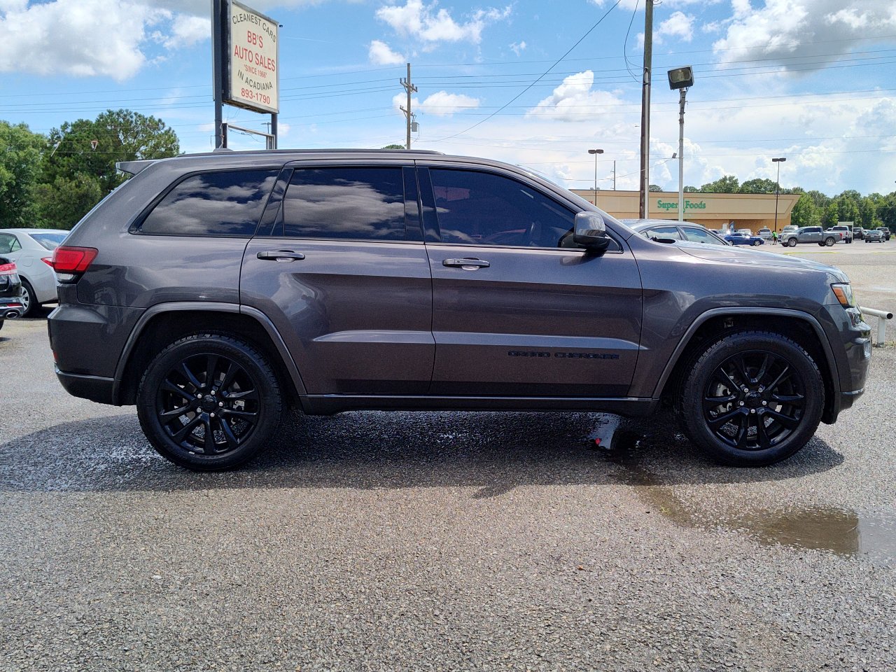 Used 2018 Jeep Grand Cherokee Altitude image 9