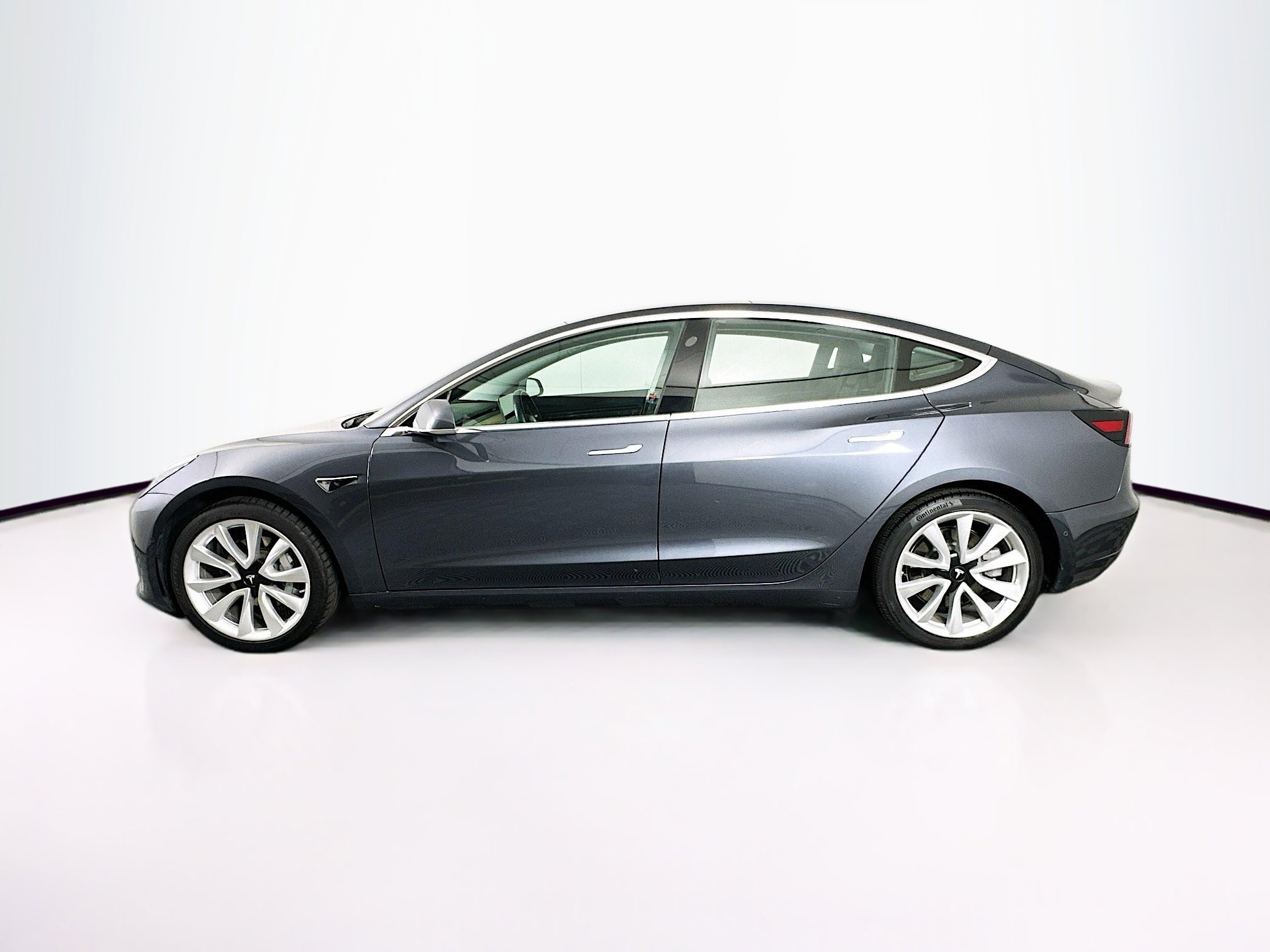 Used 2018 Tesla Model 3 Mid Range image 4