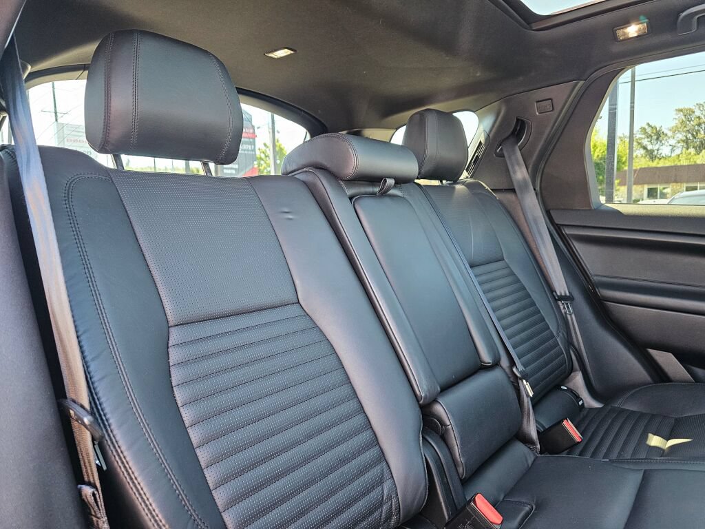 Used 2016 Land Rover Discovery Sport HSE Luxury AWD/4WD image 13