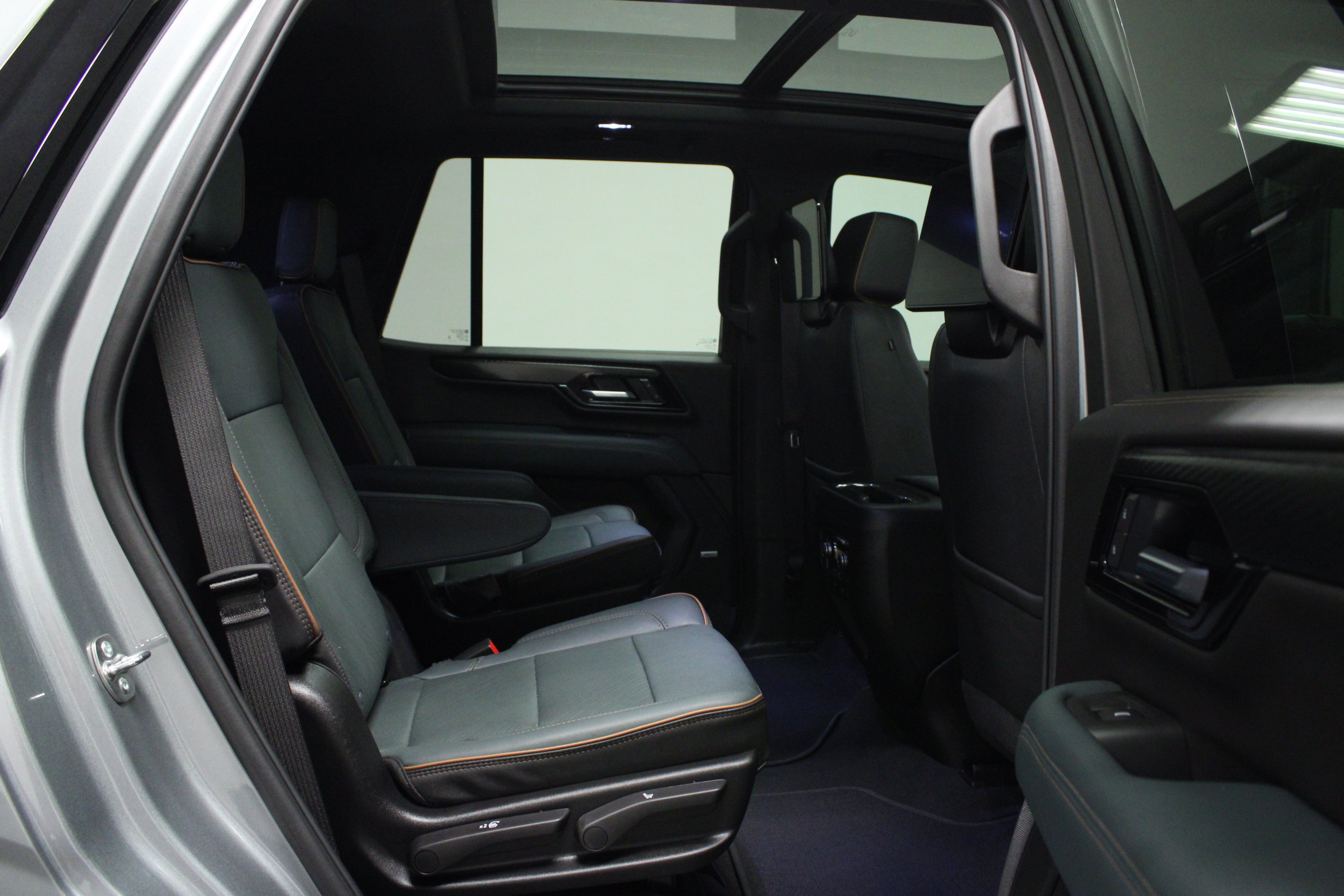 Used 2026 GMC Yukon AT4 w/ AT4 Premium Plus Package AWD/4WD image 17