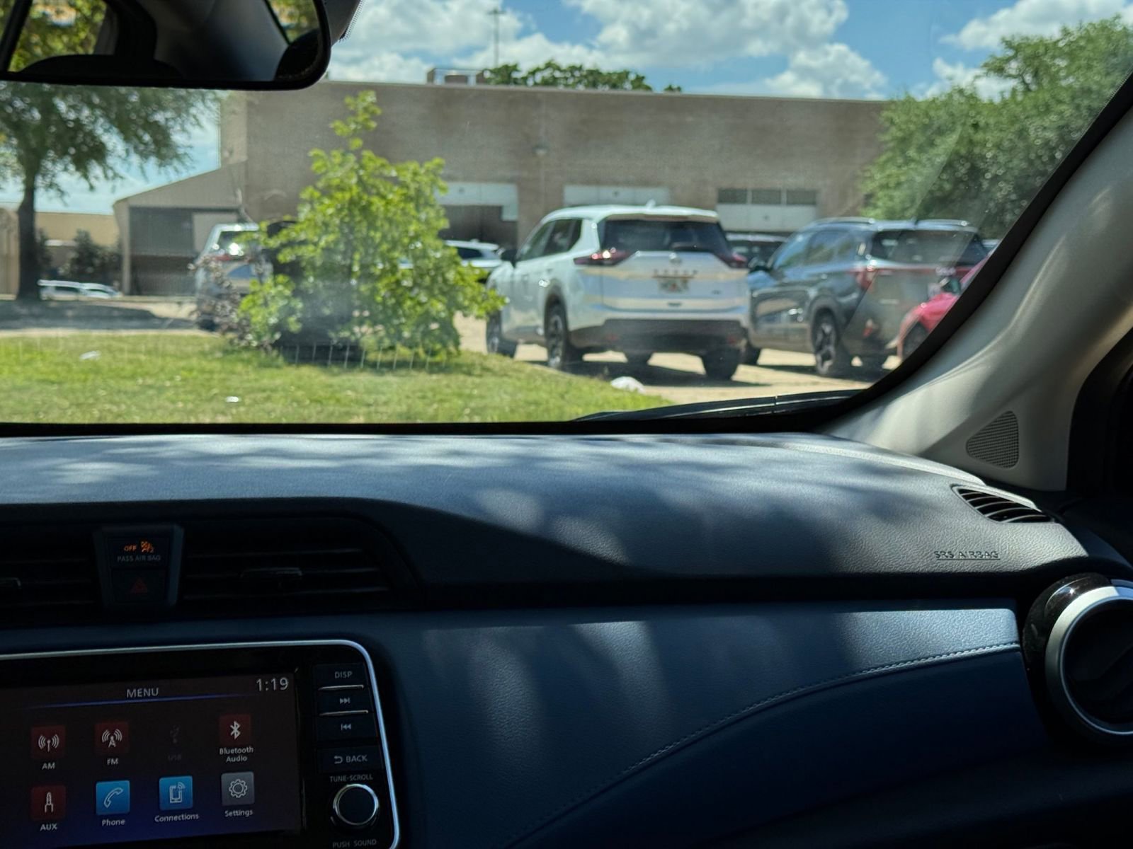 Used 2025 Nissan Versa SV image 35