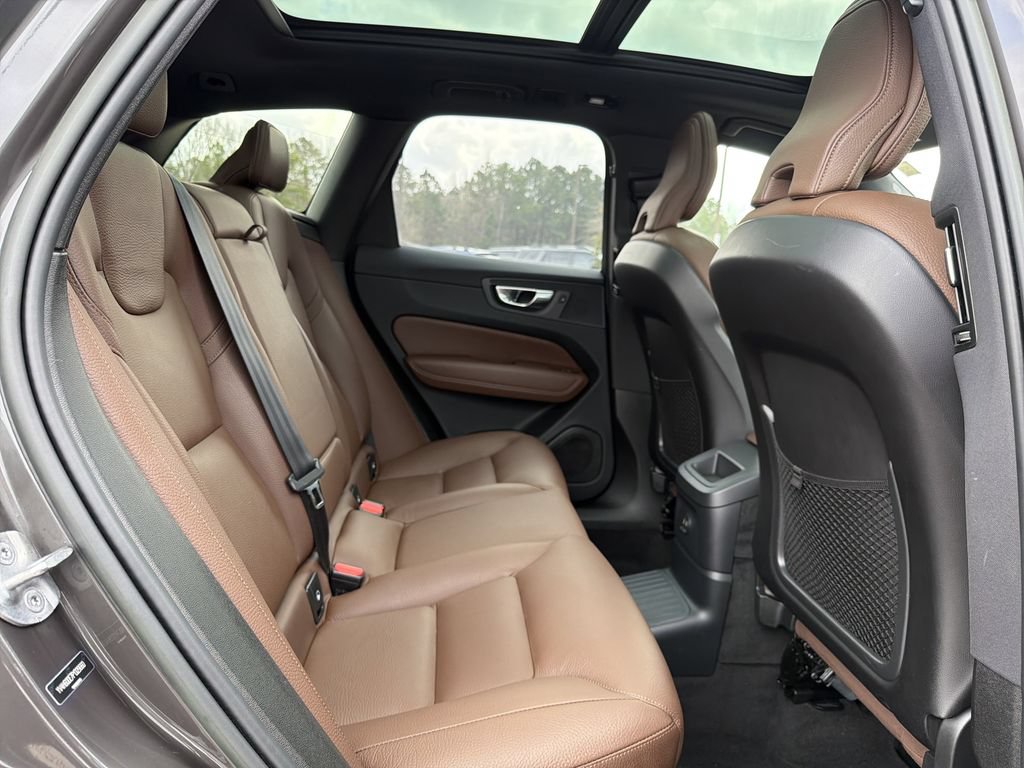 Used 2023 Volvo XC60 T8 Plus AWD/4WD image 16