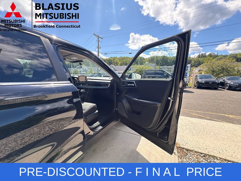 Used 2025 Mitsubishi Outlander ES AWD/4WD image 47