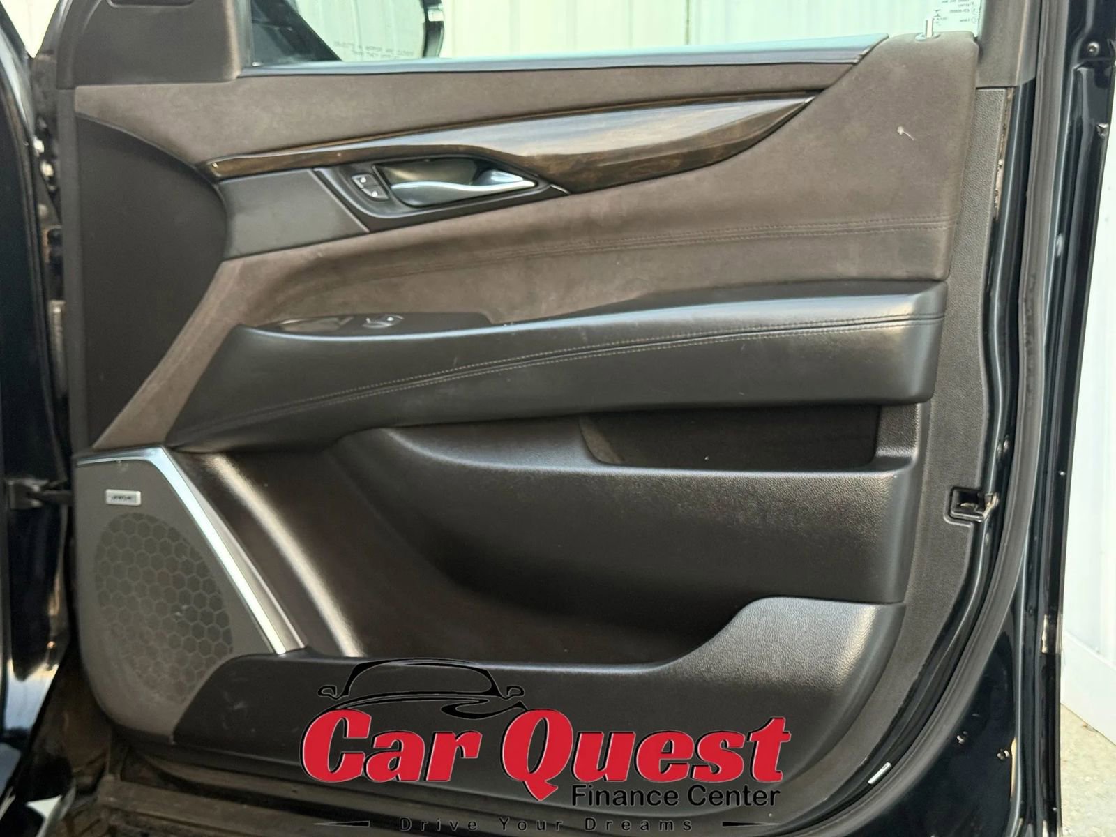 Used 2017 Cadillac Escalade ESV Platinum AWD/4WD image 26