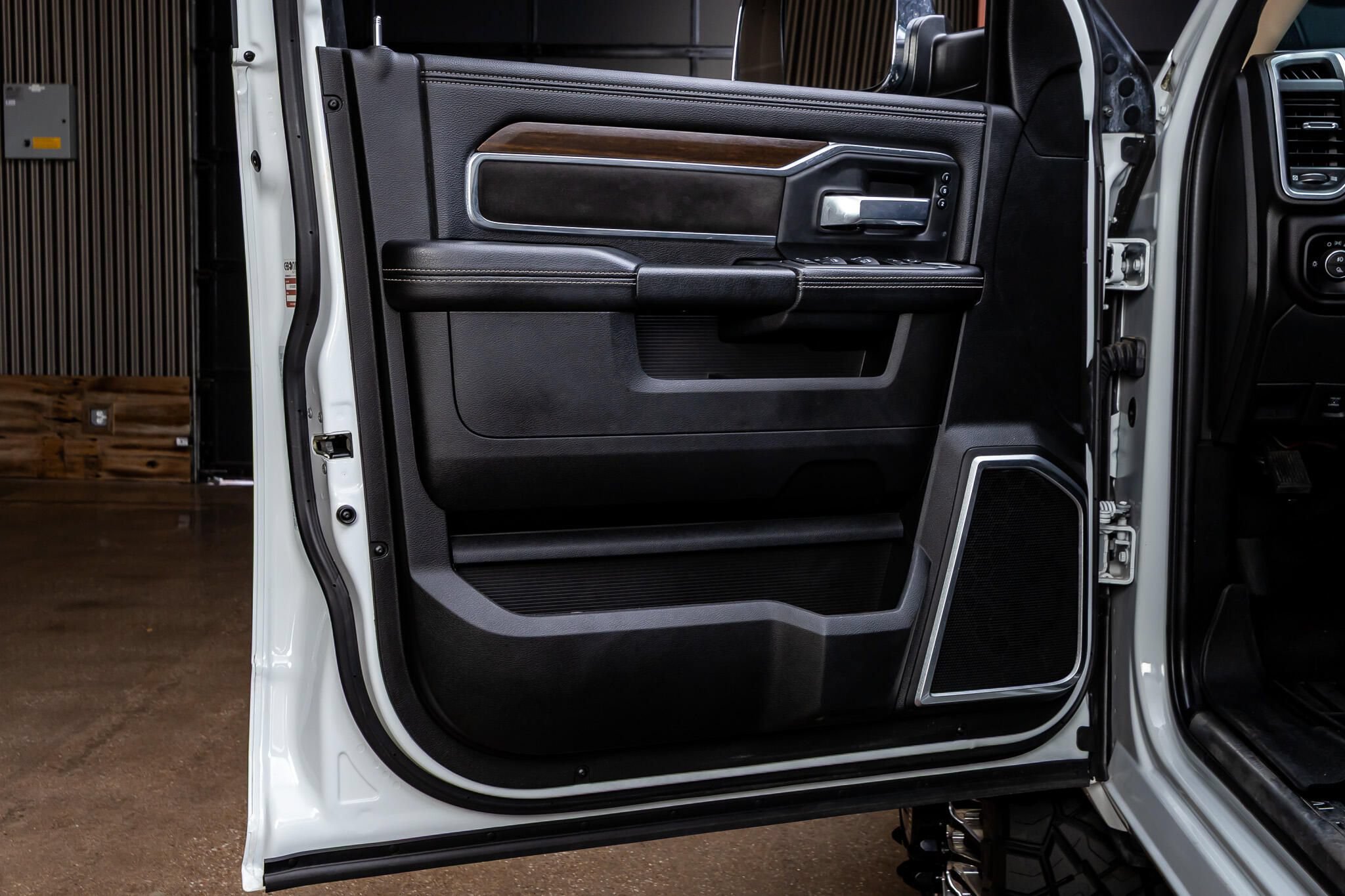 Used 2022 RAM 3500 Laramie AWD/4WD image 42