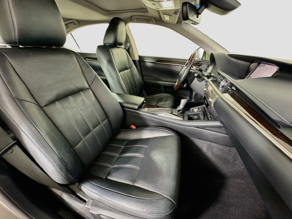 Used 2016 Lexus ES 300h FWD image 30