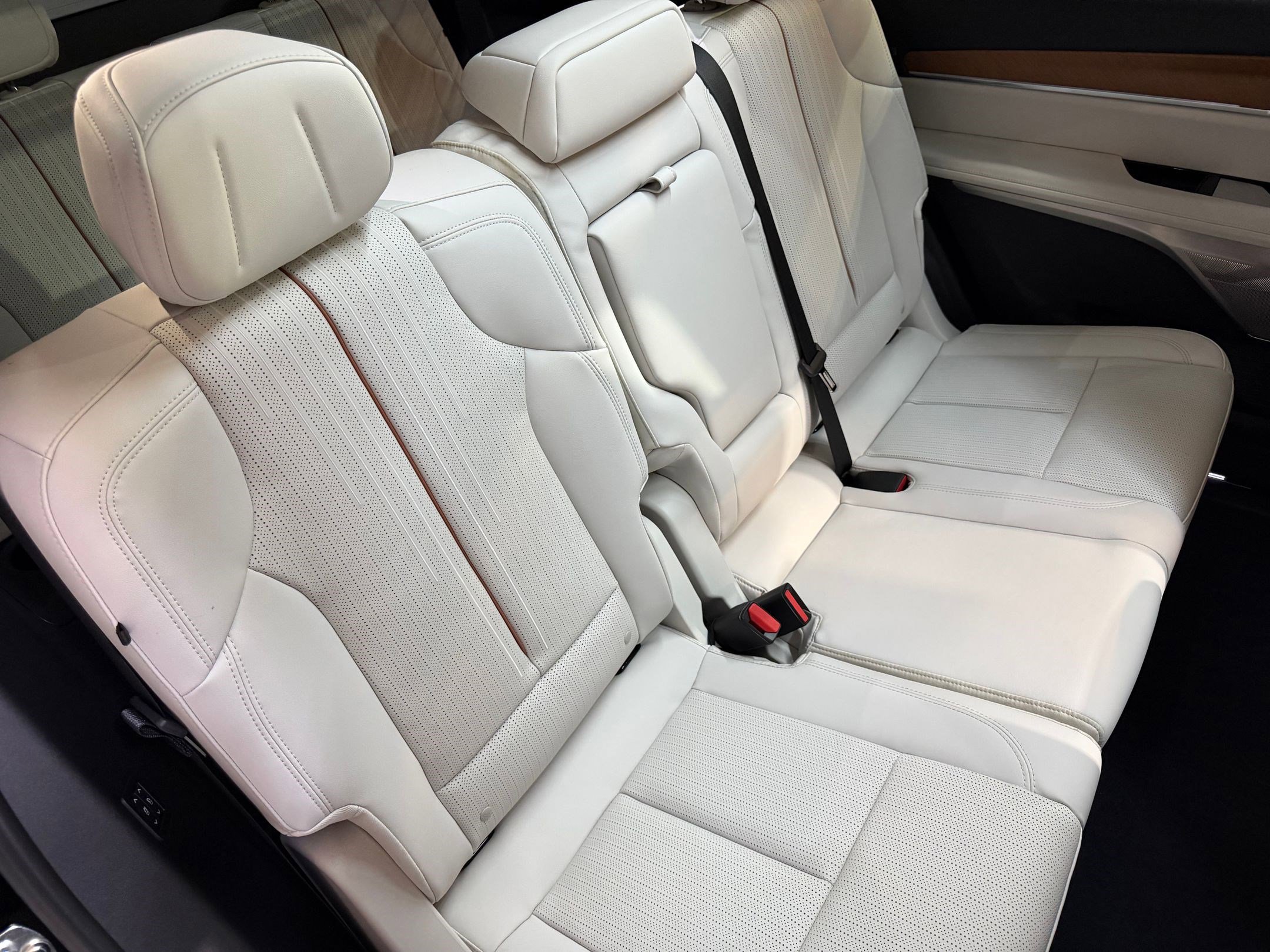 New 2026 Cadillac Vistiq Sport image 50