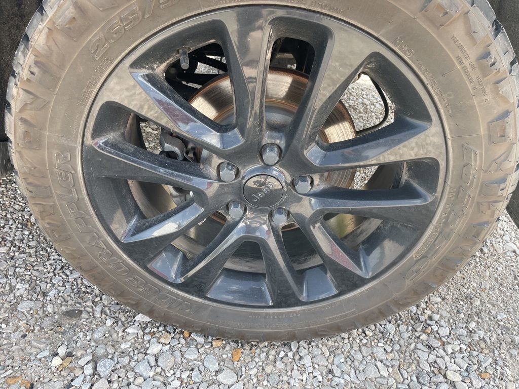 Used 2020 Jeep Grand Cherokee Altitude image 10