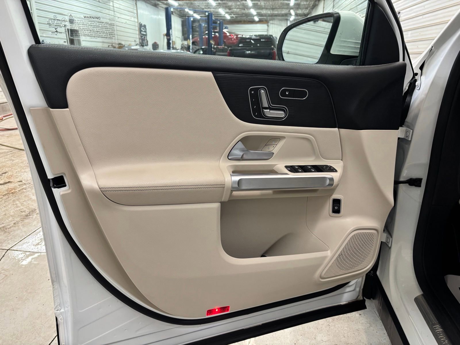 Used 2021 Mercedes-Benz GLB 250 4MATIC image 9