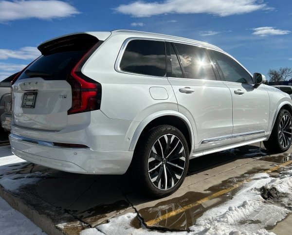 Used 2025 Volvo XC90 T8 Ultra w/ Protection Package Premier image 4
