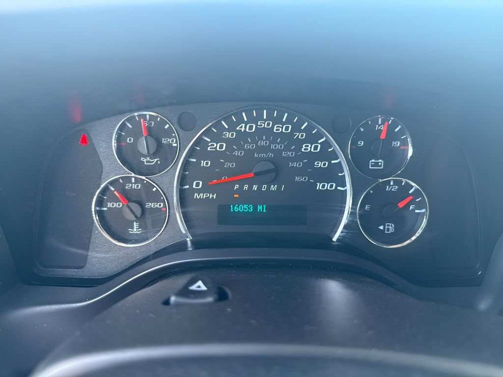 Used 2025 Chevrolet Express 3500 LT w/ LT Preferred Equipment Group RWD image 14